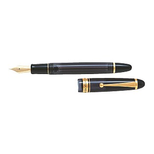 Pilot Custom 823 Amber — The Vacuum-Fill Flagship in a New Light